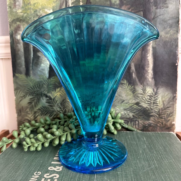 Beautiful Vintage Peacock Turquoise Blue Glass Fan Vase