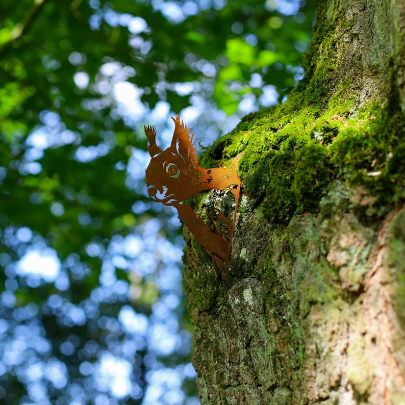 Prise d'arbre écureuil curieux Décoration de jardin en acier corten faite main Cadeau pour amoureux de la nature Charme rustique Décoration de jardin de grand-mère Pieux de jardin image 2