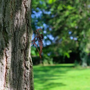 Corten Stahl Spechtbaumstecker Handgefertigte Garten Ornament Perfektes Geschenk für Vogelbeobachter Rustikales Outdoor Dekor Vogel Dekoration Bild 3