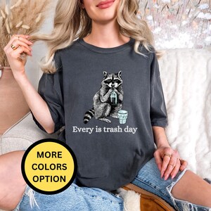 Everyday Is Trash Day wasbeershirt, retro zonsondergang T-shirt, cool vintage stijl wasbeershirt, meme-T-shirt in noodlijdende stijl, comfort kleuren T-shirt