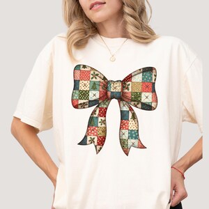 Camiseta navideña con lazo Coquette, Camiseta navideña Comfort Colors