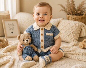 Haakpatroon voor een babyoutfit voor een jongen (PDF), bestaande uit een shirt, short, muts en babyschoentjes. Eenvoudig haakpatroon, ideaal als kraamcadeau. Digitale download.