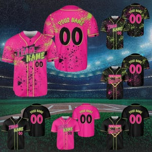 Camiseta de béisbol personalizada con salpicaduras de neón: Nombre del equipo, tu nombre y número personalizados. Uniforme de sóftbol rosa o negro. Regalo unisex para el día del partido.