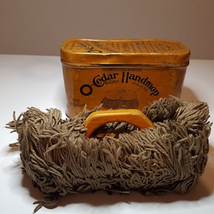 Vintage tin can O-Cedar hand mop polish Berlin with mop 1920 rarity unique original old can Germany