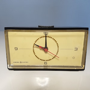 ヴィンテージ ゼネラルエレクトリック 電気目覚まし時計 BH1234 古い置時計 1960年代 ドイツ 電気時計 ドイツ