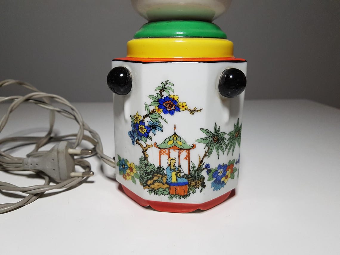 Vintage DDR Rauchverzehrer Porzellan Pagode 70er Jahre, Mid Century Teehaus Lampe, Perfekter Zustand Funktionstüchtig 20cm, Geisha Duftlampe, foto 3 di 5