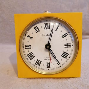 Jantar Vintage Tischwecker mechanisch gelb – 4 Jewels – Made in USSR – voll funktionsfähig – Retro Wecker