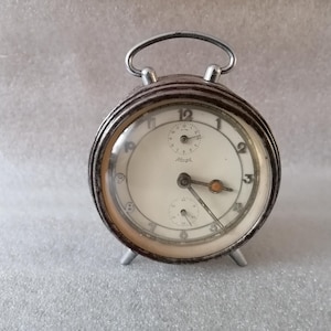 Vintage alarm clock Kienzle 1930s old clock travel alarm clock table clock table alarm clock Germany