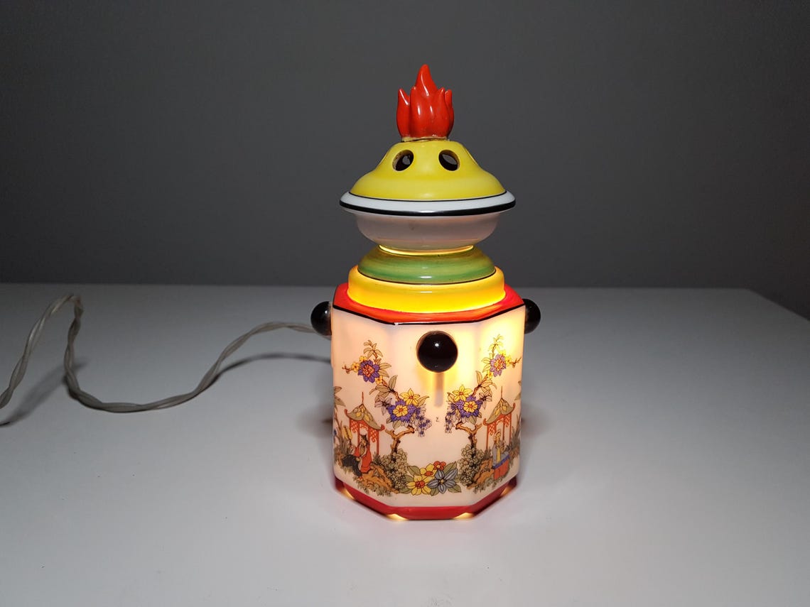 Vintage DDR Rauchverzehrer Porzellan Pagode 70er Jahre, Mid Century Teehaus Lampe, Perfekter Zustand Funktionstüchtig 20cm, Geisha Duftlampe, foto 2 di 5