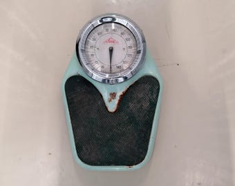 Vintage Pink Bathroom Scale With Rose Detail — Mid Century