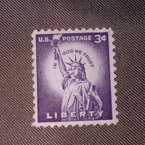 Raro sello morado de 3 centavos de la Estatua de la Libertad