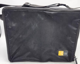 Case Logic Black 22 26 30 CD Carrying Bag Adjustable Strap Zipper Closure
