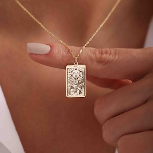 Gouden tarotkaartketting, sterlingzilveren tarotketting, spirituele sieraden, mystieke sieraden, sierlijke tarotkaarthanger, tarotsieraden