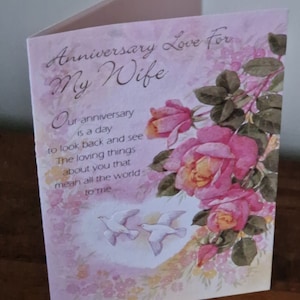 Para minha esposa, cartão de aniversário de casamento "pássaros e flores". Acompanha envelope prateado e embrulhado em celofane.