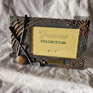 Gepersonaliseerde feestelijke handgemaakte golffotolijst. Ideaal cadeau voor golfers voor het uitstallen van golfevenementen of speciale scorekaarten.