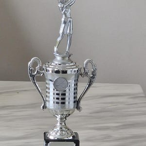 Personalised 31 cm silver female golf cup figurine trophy on black marble base. Ideal golf trophy, ornament or gift.