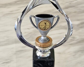Personalised  30 cm golf trophy with silver surround & mounted on a black marble pedestal base. Ideal golf prize/award