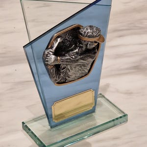 Personalised 16 cm blue and jade overlapping glass golf trophy with 3D cast resin golfer.