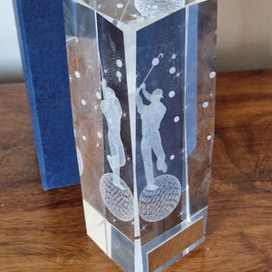 Personalised optical crystal 15 cm golf cube. Ideal golf prize, ornament or collector&#39;s item. Comes in lined gift box