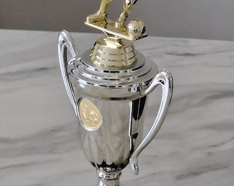 Trofeo da calcio personalizzato in argento e oro, base in marmo nero da 28 cm.