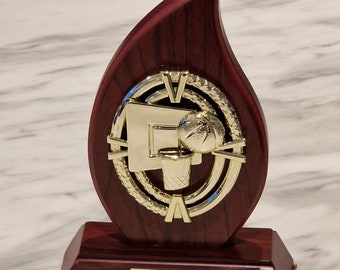 Personalised 19cm polished mahogany basketball plaque trophy with cast resin gold coloured image. Ideal basketball prize/award.