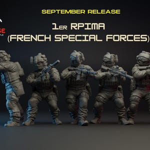 Op de afbeelding: Een groep van vijf gedetailleerde miniatuurfiguren van soldaten in tactische uitrusting, die geweren vasthouden. De figuren staan in een dynamische pose, klaar voor actie. De tekst "SEPTEMBER RELEASE" en "FRENCH SPECIAL FORCES" is zichtbaar.