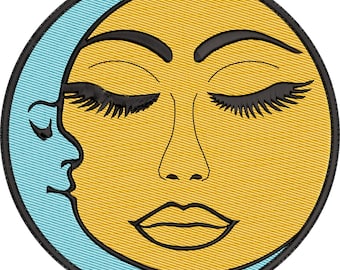 Könnte beinhalten: Gestickter Aufnäher mit einem Himmelsdesign. Eine gelbe Sonne mit geschlossenen Augen und schwarzen Wimpern befindet sich in einem hellblauen Halbmond. Das Design ist von einem schwarzen Rand umgeben, was eine skurrile und mystische Ästhetik erzeugt.