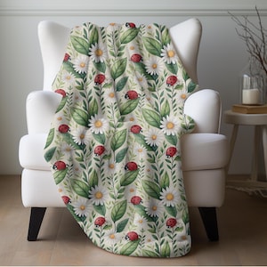 Ladybug Flowers Blanket, Ladybird Throw Cute Insect Blanket Ladybug Lover Gift Botanical Spring Blanket Kids Room Bedding Daisy Bug Throw