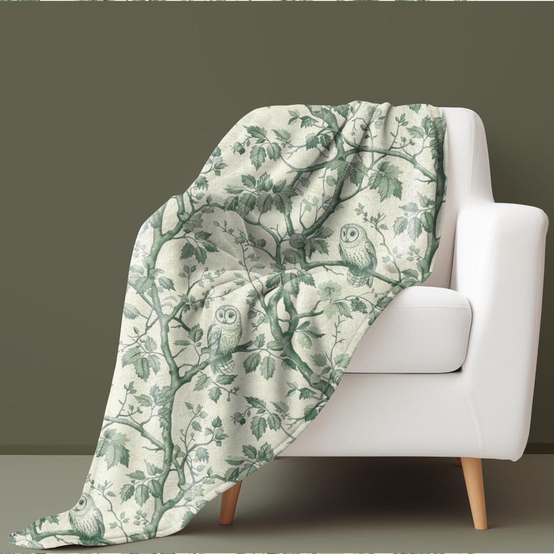 Green Owl Blanket, Forest Owl Throw Green Toile Blanket Woodland Creature Throw Bird Lover Blanket Forest Green Bedding Owl Lover Throw Gift bild 4