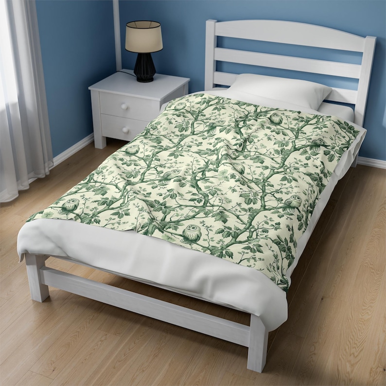 Green Owl Blanket, Forest Owl Throw Green Toile Blanket Woodland Creature Throw Bird Lover Blanket Forest Green Bedding Owl Lover Throw Gift bild 6
