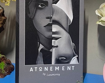 Livro de Reparação (Atonement): Capa dura feita à mão com detalhes metálicos.