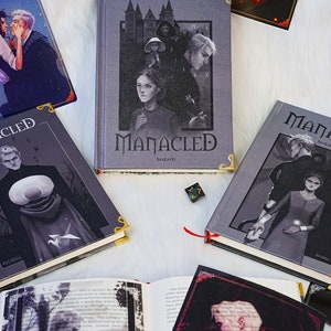 Manacled Book. 3 style twardej oprawy. Pełna seria. Kolekcja 3 tomów twardej oprawy. Zestaw książek z plakatem i pudełkiem