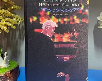 Libro "Amor y otros accidentes históricos". Encuadernación en tapa dura. Colección de tapa dura. Un regalo para ella.