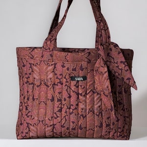 Sac cabas matelassé bohème chic, tissu batik Bali, tote bag fleuri prune rose image 5