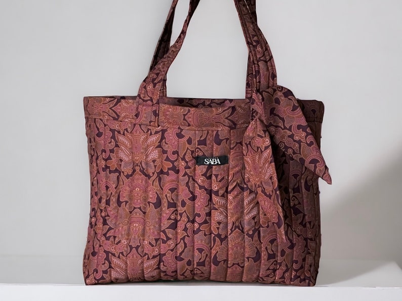 Sac cabas matelassé bohème chic, tissu batik Bali, tote bag fleuri prune rose image 5