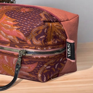 Grande trousse de toilette, coton imprimé fleur Bali, batik rose et violet