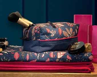 Women&#39;s toilet bag, indigo blue floral motif, Balinese batik cotton