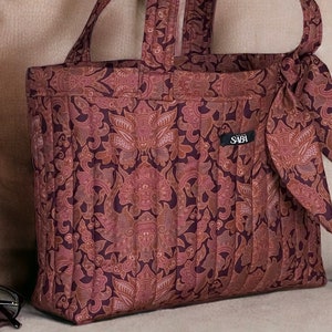 Sac cabas matelassé bohème chic, tissu batik Bali, tote bag fleuri prune rose image 3