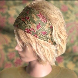 ボヘミアンヘアバンド、セージグリーンの花柄コットン、伸縮性