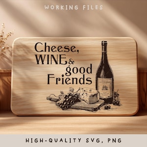 以下が含まれることがあります： 「Cheese, Wine & good Friends」の文字と、ワインボトル、チーズ、ブドウのイラストが描かれた、丸みを帯びた長方形の木製まな板。明るい色の木材で作られています。