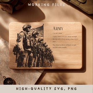 Puede incluir: Tabla de cortar de madera con un diseño grabado con láser que presenta a un grupo de soldados, una bandera estadounidense y la definición de "ARMY". El texto incluye la frase "ordinary people become unbreakable."