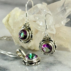 Parure de bijoux en argent sterling avec quartz mystique : collier pendentif et boucles d&#39;oreilles