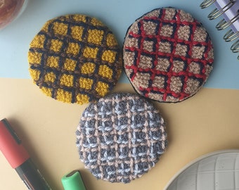 Posavasos pequeño para coche con borlas de aguja punzonada, posavasos a cuadros, posavasos de tartán, posavasos para taza, posavasos para bebidas, regalo de inauguración de la casa, hecho a mano