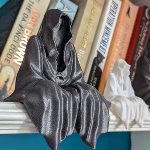 Sitting Ghost Shelf Sitter: Gothic Halloween Decor