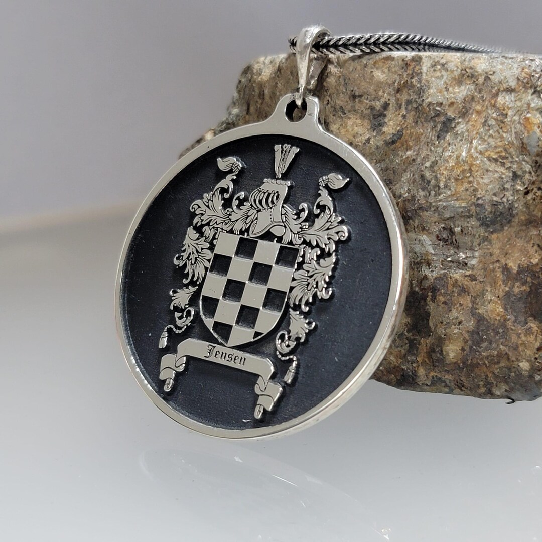 Self Crest Personalized Family Crest Sterling Silver Signet Necklace - Etsy