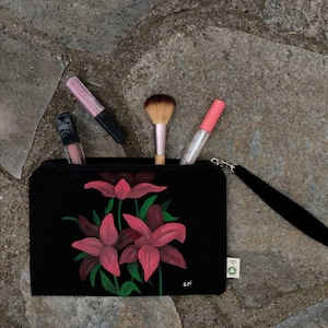 Borsa per cosmetici, dipinta a mano, custodia da viaggio per il trucco, kit da toeletta, fiori rossi, astuccio nero, borsa per il trucco con cerniera, borsa in cotone, regalo personalizzato