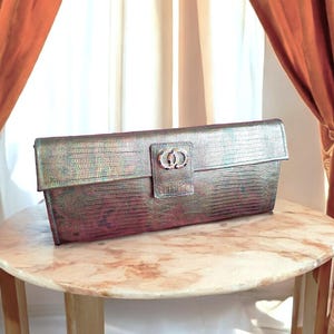 Cartera de piel italiana grabado lagarto de color verde pavonado, diseño exclusivo, tamaño XL