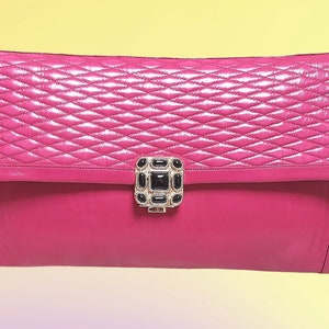 Exclusive MAGENTA V&G Series wallet in genuine morocco leather, with a padded mini-diamond cover, pink color and gold and black closure