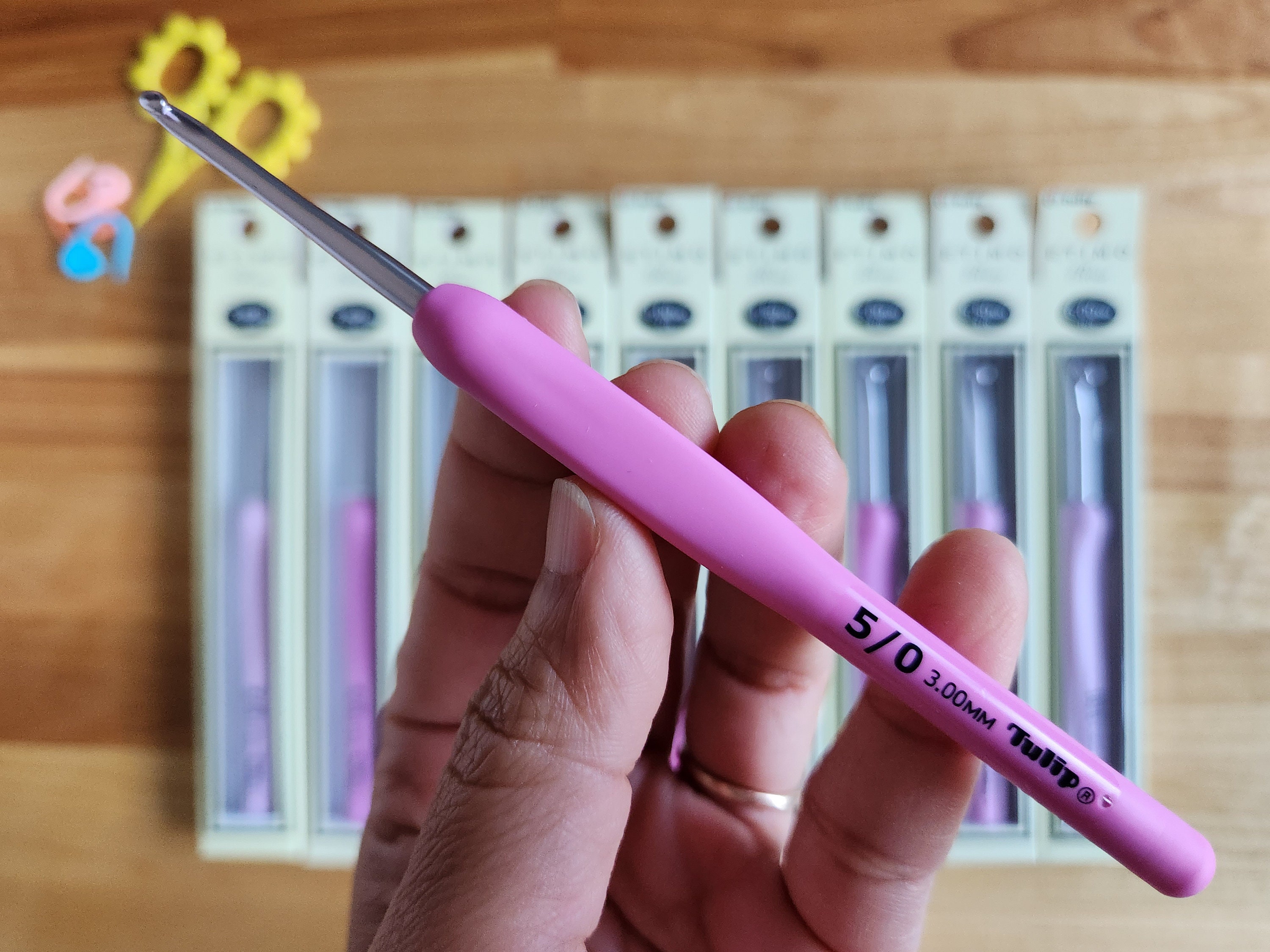 CROCHET Tulip Etimo Red – R E V U E L T A