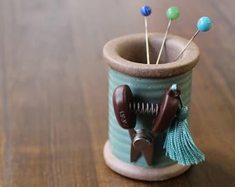 COHANA Hasami Magnetic Pin Holder (only), NO PIN, spool, organizer, needlework, crocheter, knitter, crafter, quilt maker gift